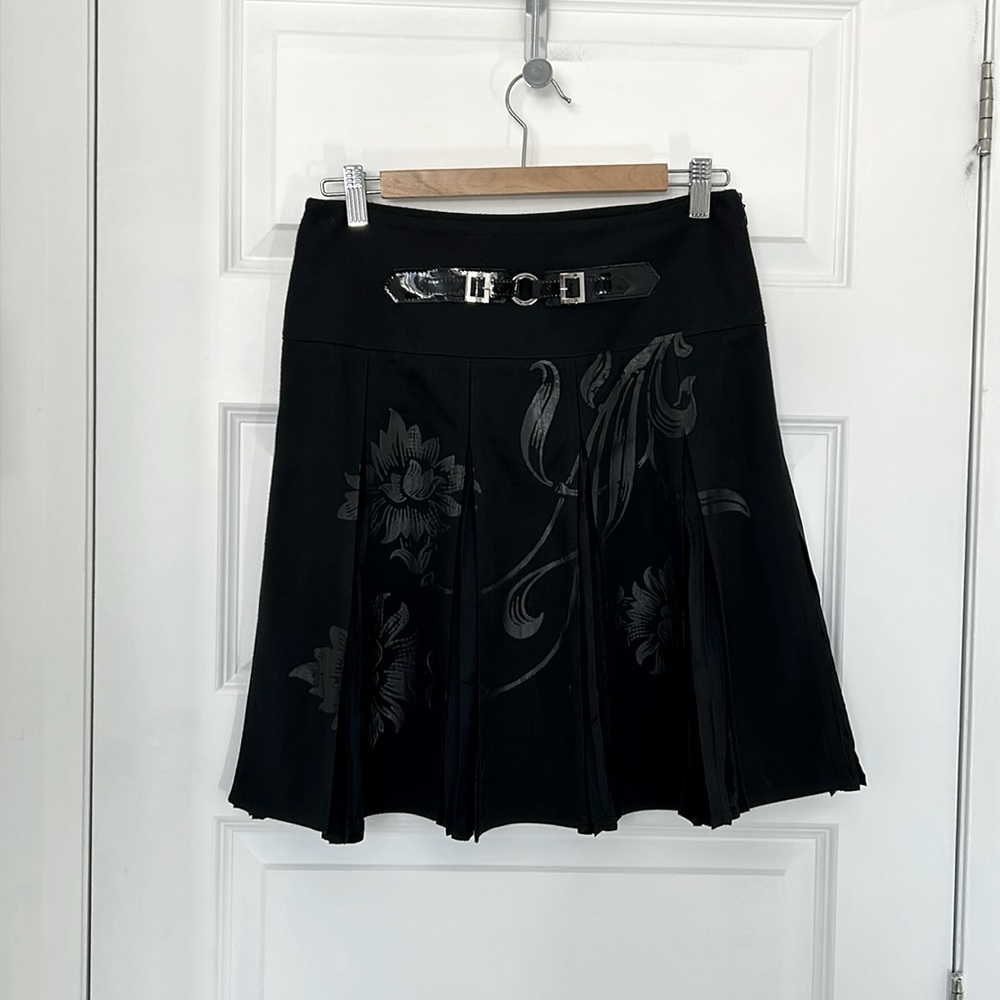 VINTAGE - Y2K gothic style pleaded skirt with belt silver design size 38 (8/M)